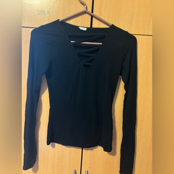 Garage Black Criss-Cross V-Neck Long Sleeve - Picture 1 of 4
